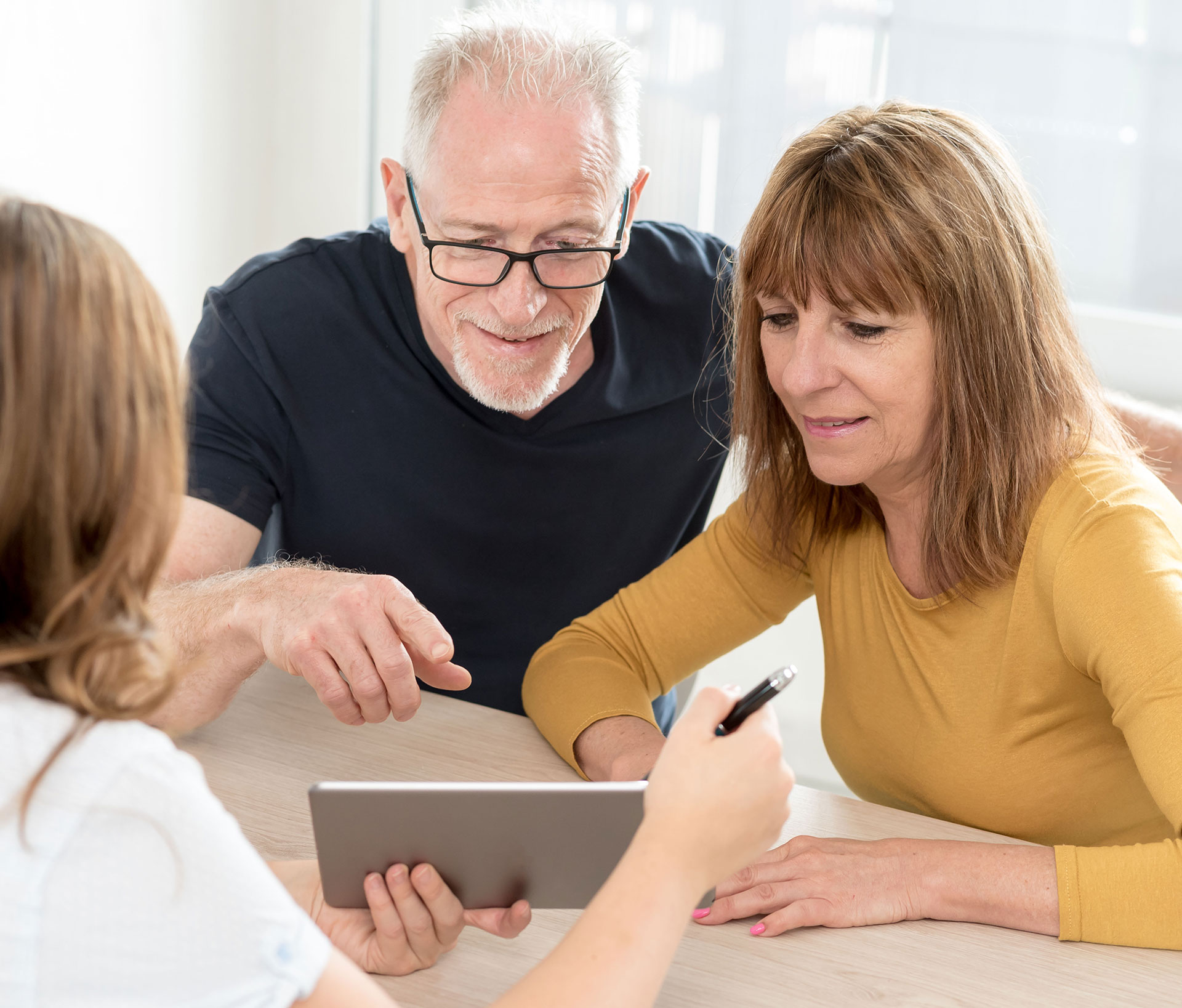 tax-management-questions close to retirement couple asking common tax management questions to a professional